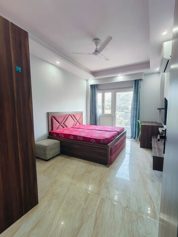 Bedroom in 1 BHK Builder Floor at Sushant Vyapaar Kendra, Sector 43 – for Rent