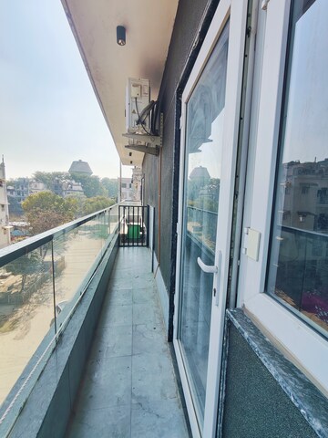 Balcony in 1 BHK Builder Floor at Sushant Vyapaar Kendra, Sector 43 – for Rent