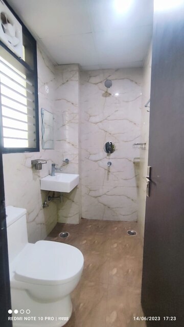 Bathroom in 1 BHK Builder Floor at Sushant Vyapaar Kendra, Sector 43 – for Rent