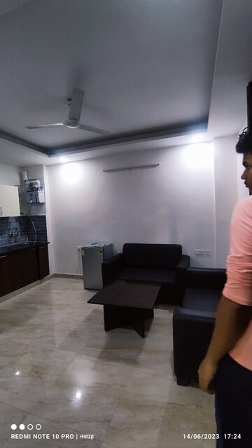 Team Area in 1 BHK Builder Floor at Sushant Vyapaar Kendra, Sector 43 – for Rent