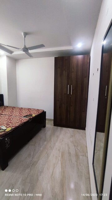 Bedroom in 1 BHK Builder Floor at Sushant Vyapaar Kendra, Sector 43 – for Rent