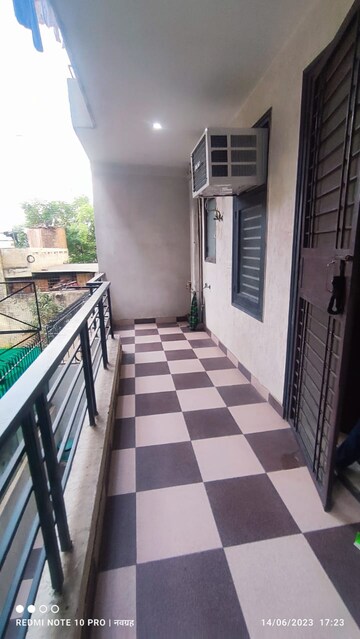 Balcony in 1 BHK Builder Floor at Sushant Vyapaar Kendra, Sector 43 – for Rent