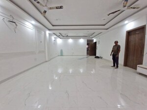 Building Lobby in 5 BHK Apartment at Unitech Greenwood City Apartment, Sector 45 – for Sale
