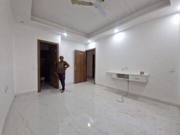Room in 5 BHK Apartment at Unitech Greenwood City Apartment, Sector 45 – for Sale
