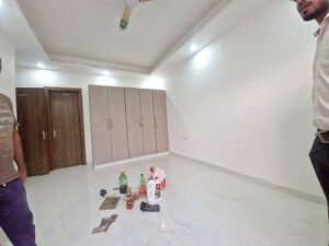Room in 5 BHK Apartment at Unitech Greenwood City Apartment, Sector 45 – for Sale
