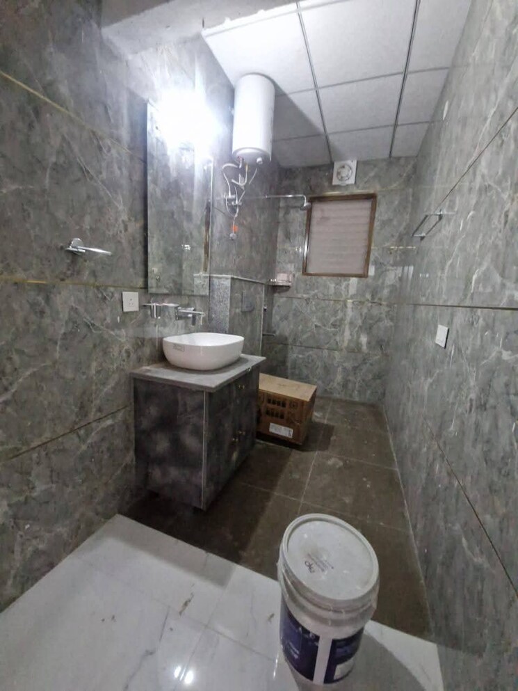 Bathroom, unitech-greenwood-city-apartment 5 Bedroom 4520 Sq.Ft. Apartment In Sector 45 Gurgaon 8746928