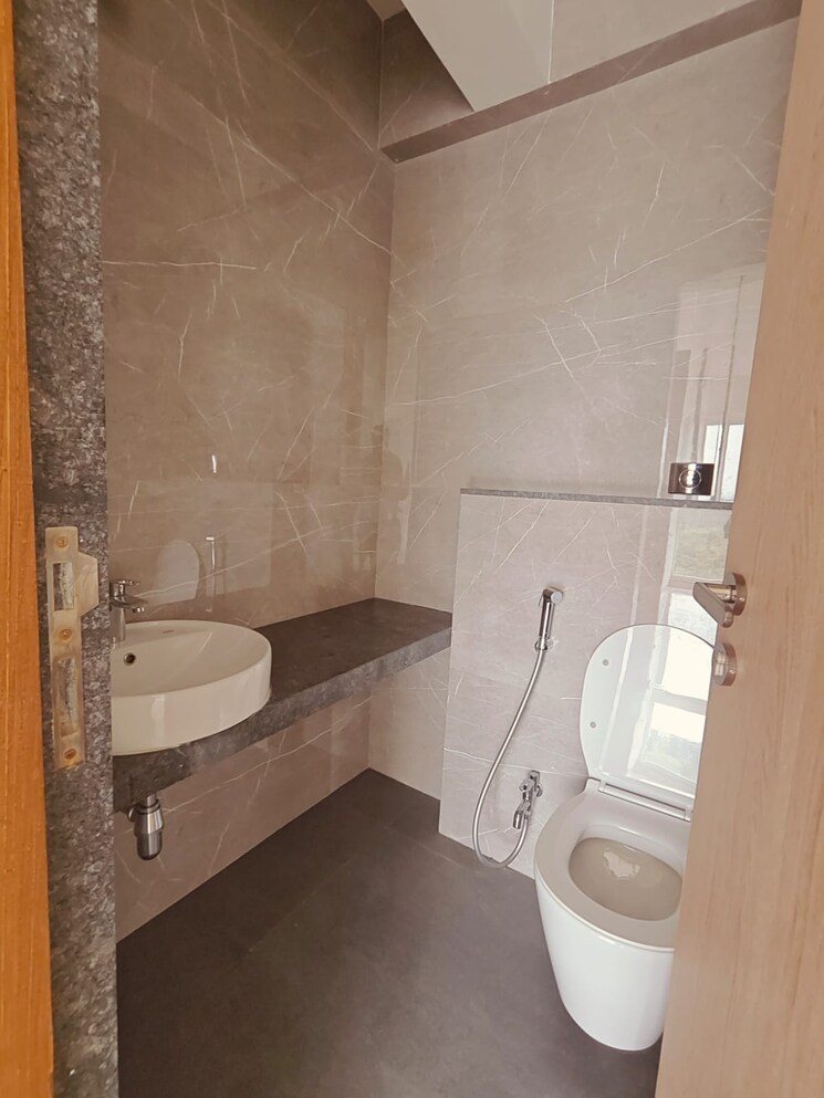 Bathroom, nirman-vishnubaug 4 Bedroom 1800 Sq.Ft. Apartment In Model Colony Pune 8746947