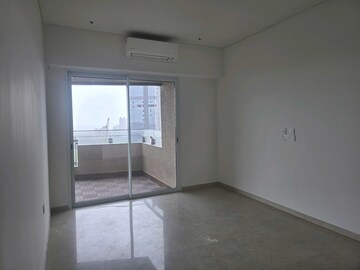 Room in 3 BHK Apartment at Lokhandwala Minerva Mahalaxmi, Mahalaxmi – for Rent