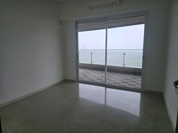 Room in 3 BHK Apartment at Lokhandwala Minerva Mahalaxmi, Mahalaxmi – for Rent