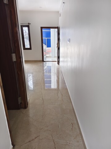 Building Lobby in 1 BHK Builder Floor at Halasuru – for Rent