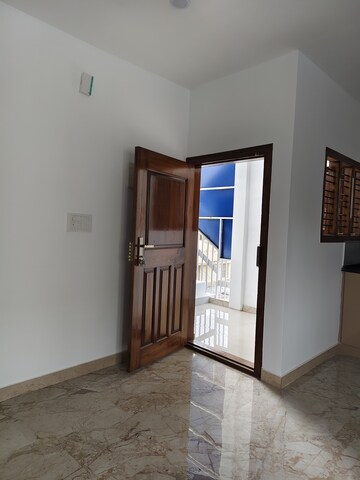 Room in 1 BHK Builder Floor at Halasuru – for Rent