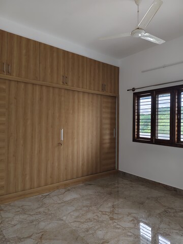 Room in 1 BHK Builder Floor at Halasuru – for Rent