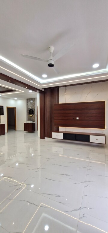 Building Lobby in 3 BHK Builder Floor at Kondapur – for Rent