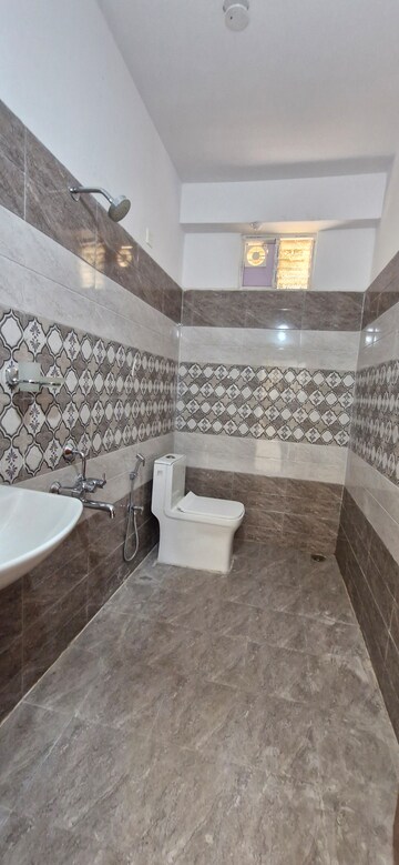 Building Lobby in 3 BHK Builder Floor at Kondapur – for Rent