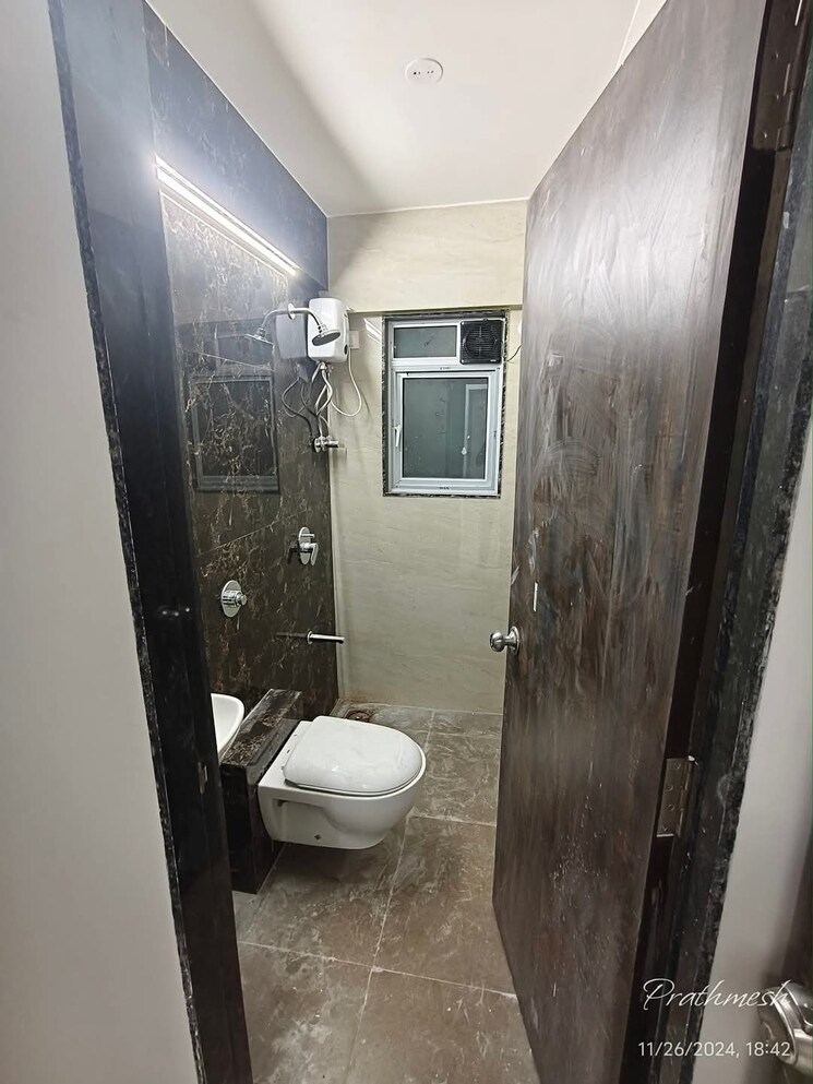 Bathroom, one-india-tower 1 Bedroom 399 Sq.Ft. Apartment In Mazgaon Mumbai 8747002