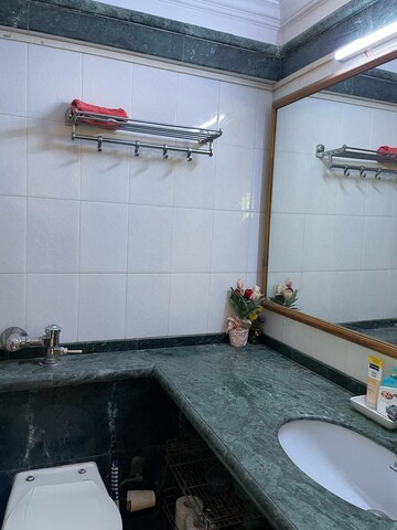Furnished Amenities in 1 BHK Apartment at pooja apartment Bandra, Bandra West – for Rent