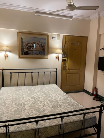Bedroom in 1 BHK Apartment at pooja apartment Bandra, Bandra West – for Rent