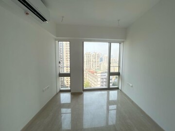 Room in 3 BHK Apartment at Lodha The Park, Worli – for Rent