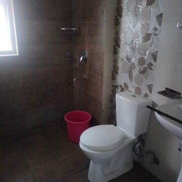 Bathroom in 3.5 BHK Independent House at Malhan View Apartments, JakhaN-Rajpur Road – for Rent