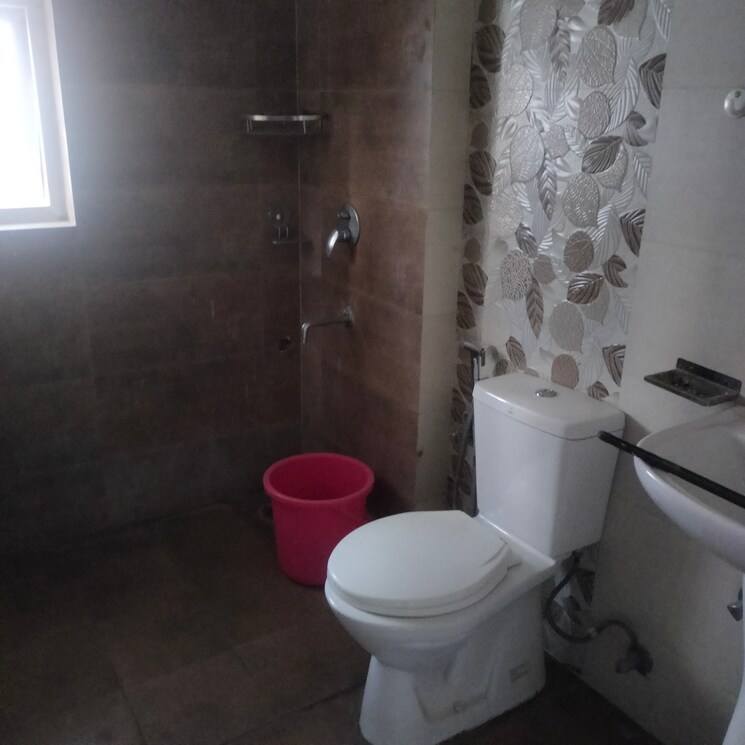 Bathroom, malhan-view-apartments 3.5 Bedroom 2500 Sq.Ft. Independent House In JakhaN Rajpur Road Dehradun 8747039