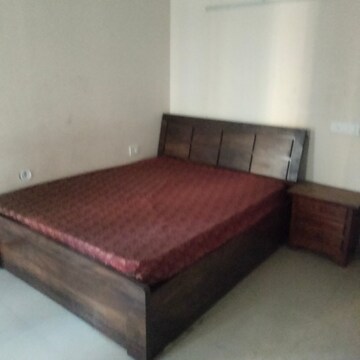 Bedroom in 3.5 BHK Independent House at Malhan View Apartments, JakhaN-Rajpur Road – for Rent