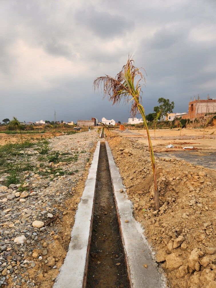 Cover Image, chandrabani  100 Sq.Yd. Plot In Chandrabani Dehradun 8747054