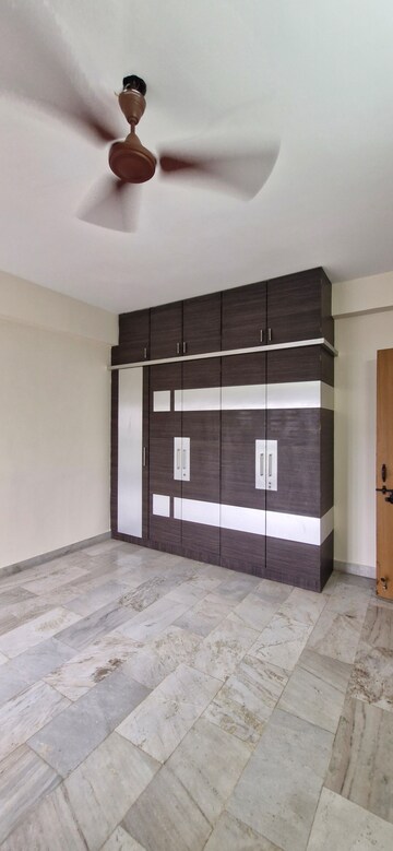Room in 3 BHK Builder Floor at Kondapur – for Rent