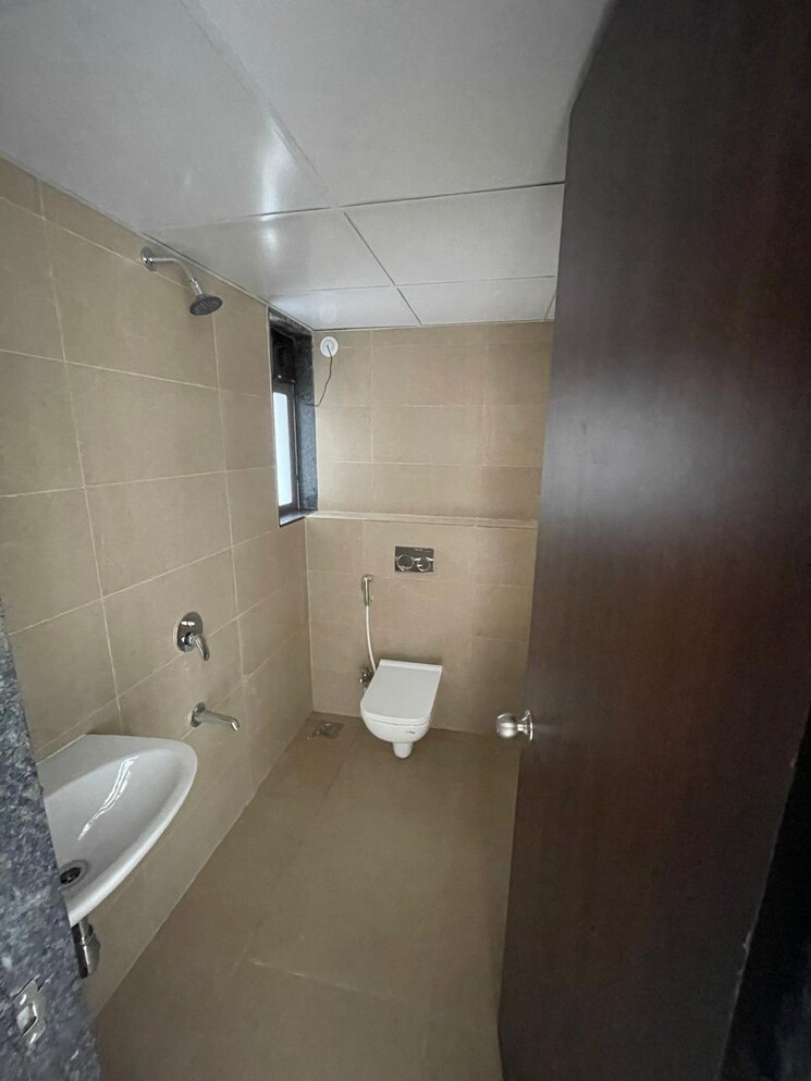 Bathroom, dosti-west-county-phase-2-dosti-cedar 2 Bedroom 659 Sq.Ft. Apartment In Balkum Pada Thane 8747048