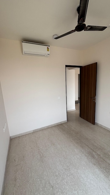 Room in 3 BHK Apartment at Piramal Vaikunth, Balkum Pada – for Rent
