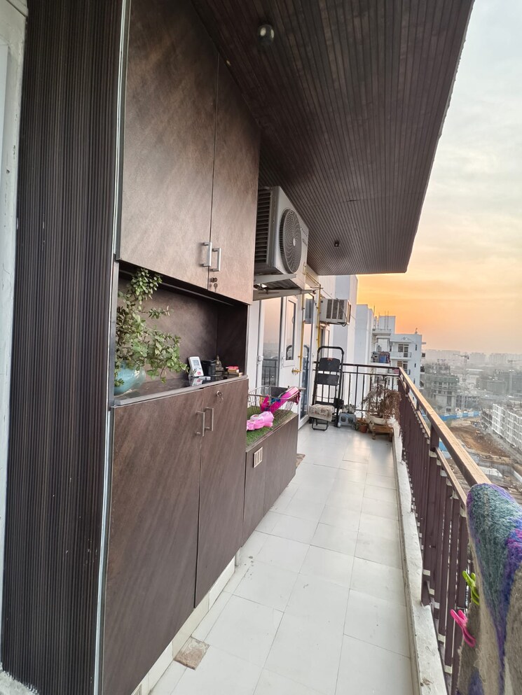 Balcony, suncity-avenue-76 2 Bedroom 735 Sq.Ft. Apartment In Sector 76 Gurgaon 8747104