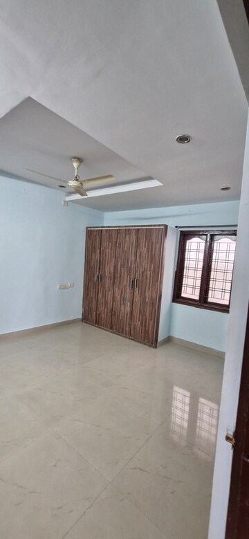 Furnished Amenities in 3 BHK Builder Floor at Kondapur – for Rent