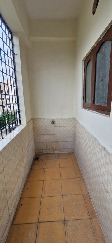 Bedroom in 3 BHK Builder Floor at Kondapur – for Rent