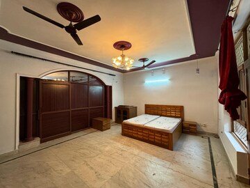 Furnished Amenities in 4 BHK Independent House at RWA Apartments Sector 52, Sector 52 – for Rent