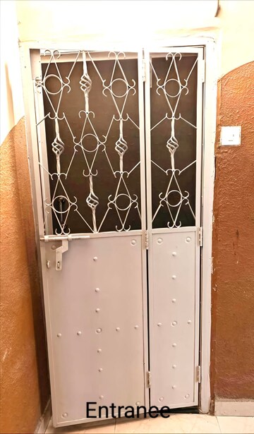 Furnished Amenities in 1 BHK Apartment at Bandra West – for Rent