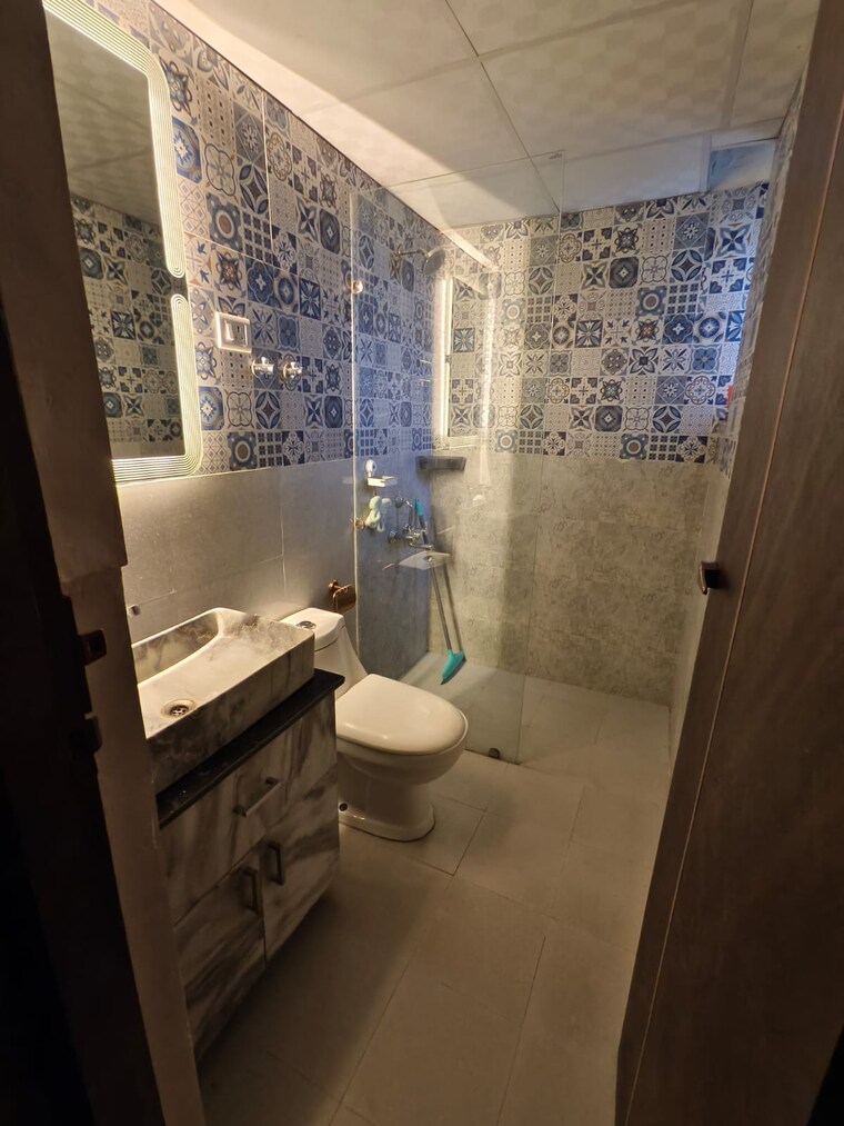 Bathroom, suncity-avenue-76 2 Bedroom 735 Sq.Ft. Apartment In Sector 76 Gurgaon 8747144