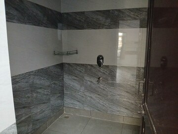 Bathroom in 2.5 BHK Builder Floor at Jawahar Nagar – for Rent