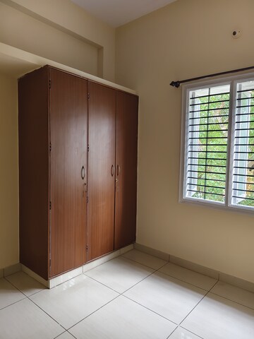 Room in 1 BHK Builder Floor at Halasuru – for Rent