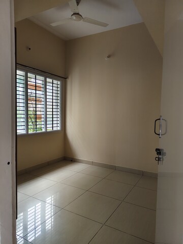 Room in 1 BHK Builder Floor at Halasuru – for Rent