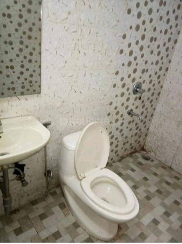 Attached Bathroom, sector 46 2 Bedroom 1200 Sq.Ft. Builder Floor In Sector 46 Noida 8747159