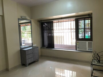 Room in 1 BHK Apartment at Tulip CHS Bandra, Bandra West – for Rent