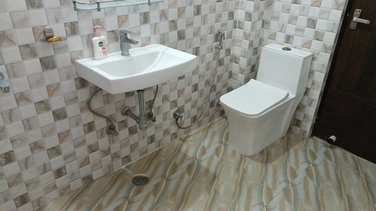Bathroom, vaishali sector 4 2 Bedroom 980 Sq.Ft. Builder Floor In Vaishali Sector 4 Ghaziabad 8747230