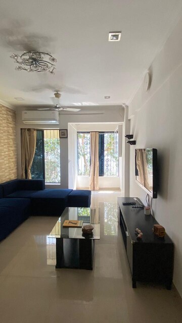 1.5 BHK Apartment For Rent in Raheja Skylark Apartment, Bandra West