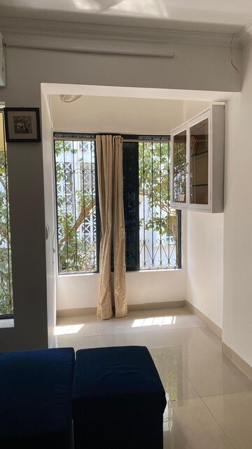 Room in 1.5 BHK Apartment at Raheja Skylark Apartment, Bandra West – for Rent