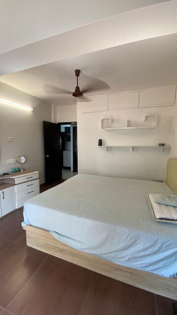 Bedroom in 1.5 BHK Apartment at Raheja Skylark Apartment, Bandra West – for Rent