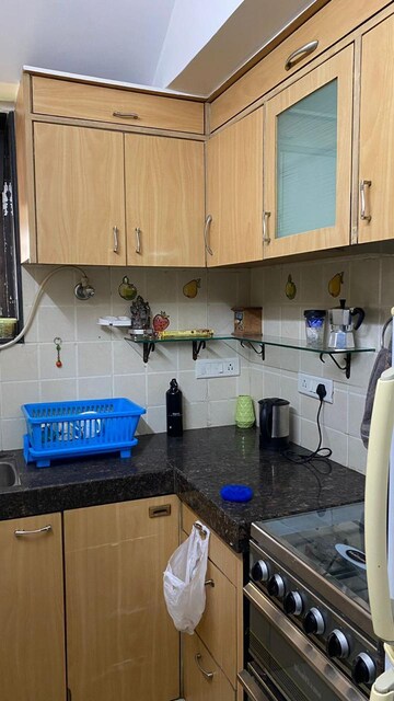 Master Bedroom in 1.5 BHK Apartment at Raheja Skylark Apartment, Bandra West – for Rent