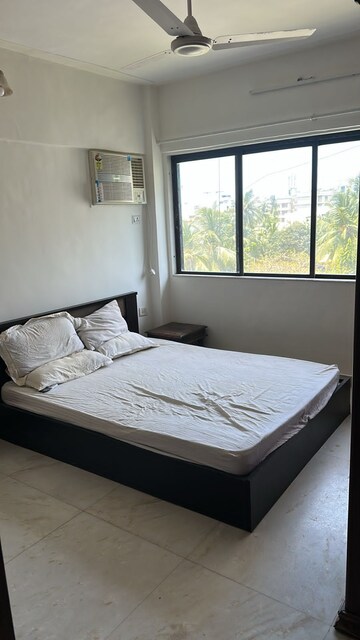 Room in 1 BHK Apartment at Bandra West – for Rent