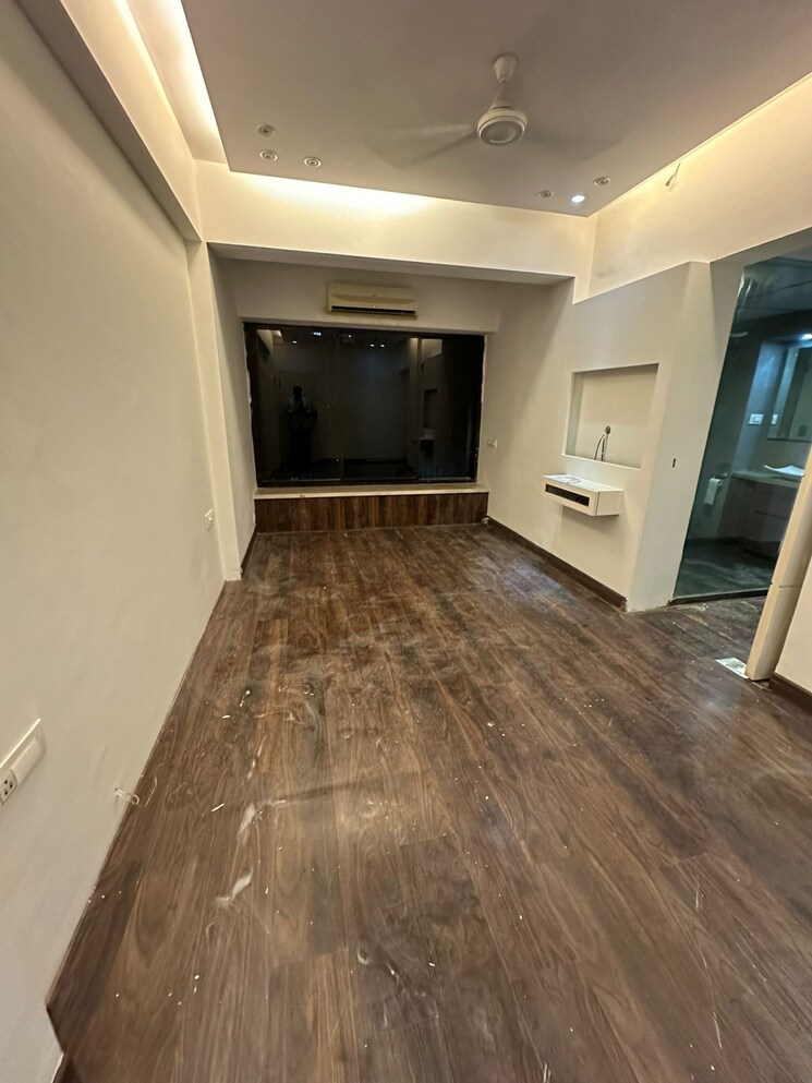 Room, khar west 1 RK 300 Sq.Ft. Apartment In Khar West Mumbai 8747278