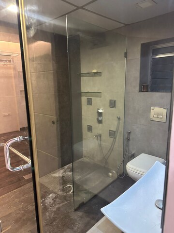 Attached Bathroom in 1 RK Apartment at Khar West – for Rent