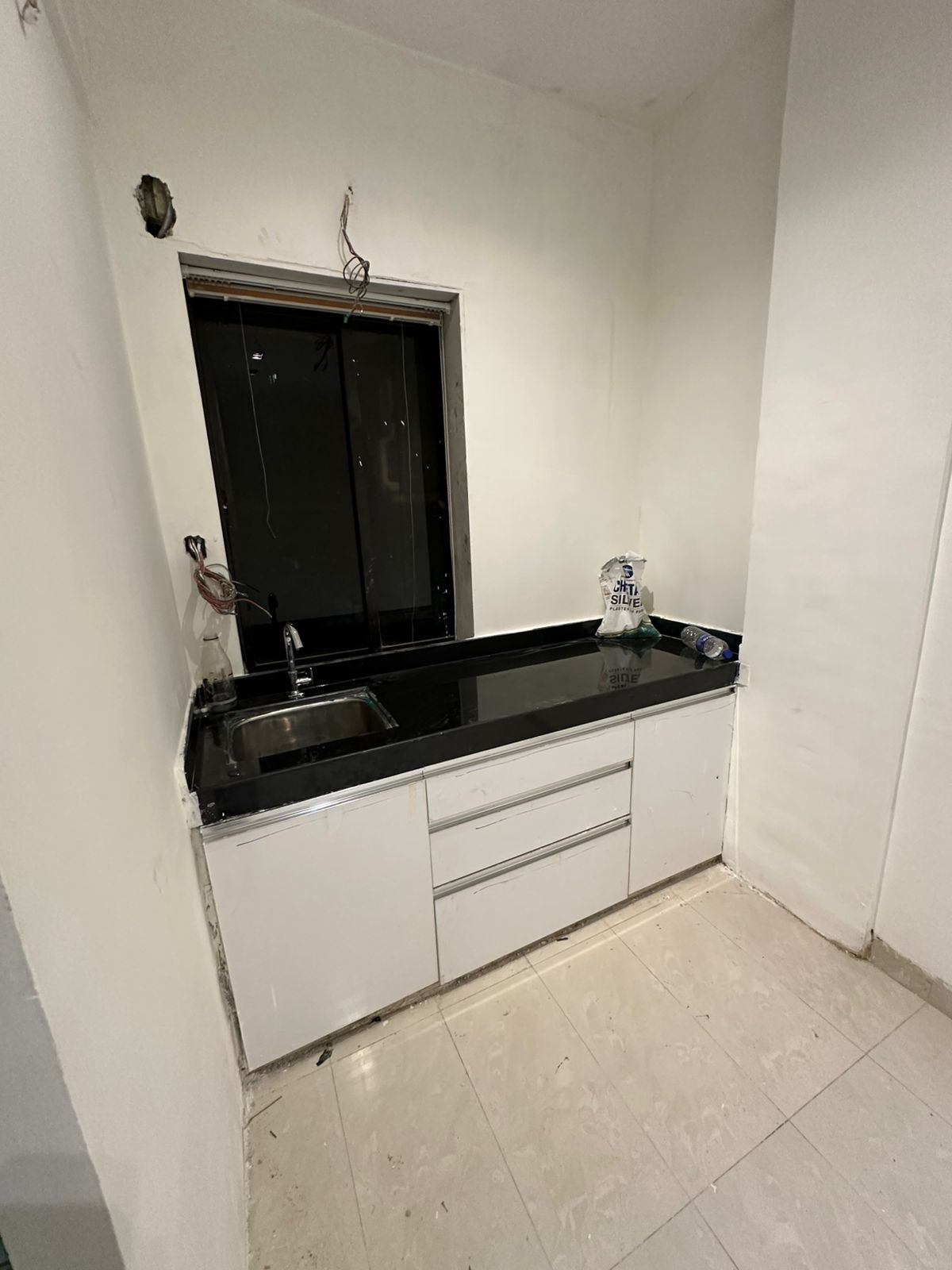 1 Rk+ Study Room Apartment For Rent in Khar West