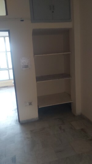 Furnished Amenities in 2.5 BHK Builder Floor at Mayur Vihar – for Sale